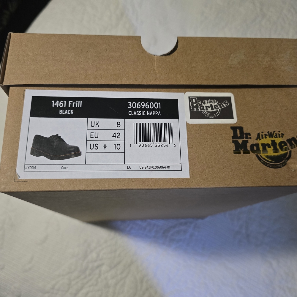 Dr. Martens Black Leather Shoes Never Worn Can Be Dressed Up Or Down. - Picture 5 of 5